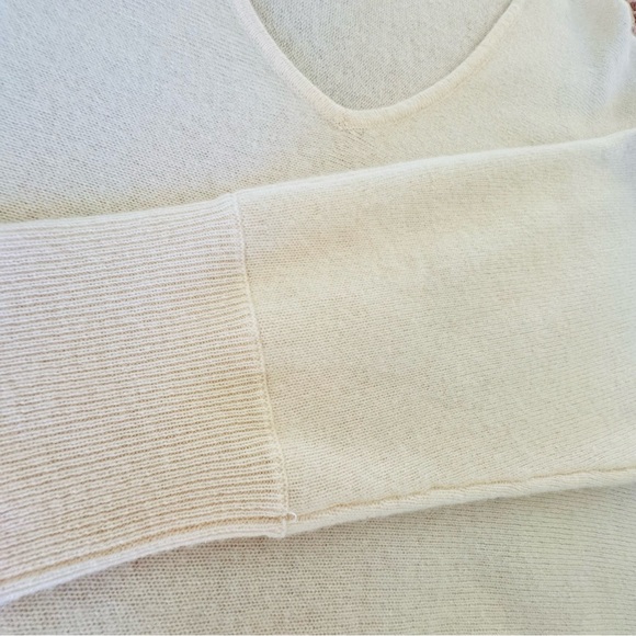 TAHARI 100% 2 Ply Cashmere V-Neck Sweater Cream L - Picture 12 of 13